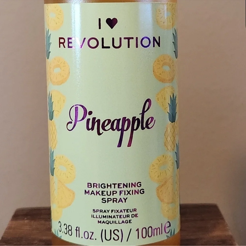 Makeup Revolution Pineapple Brightening Makeup Fixing Spray 3.38 fl oz (100 ml)